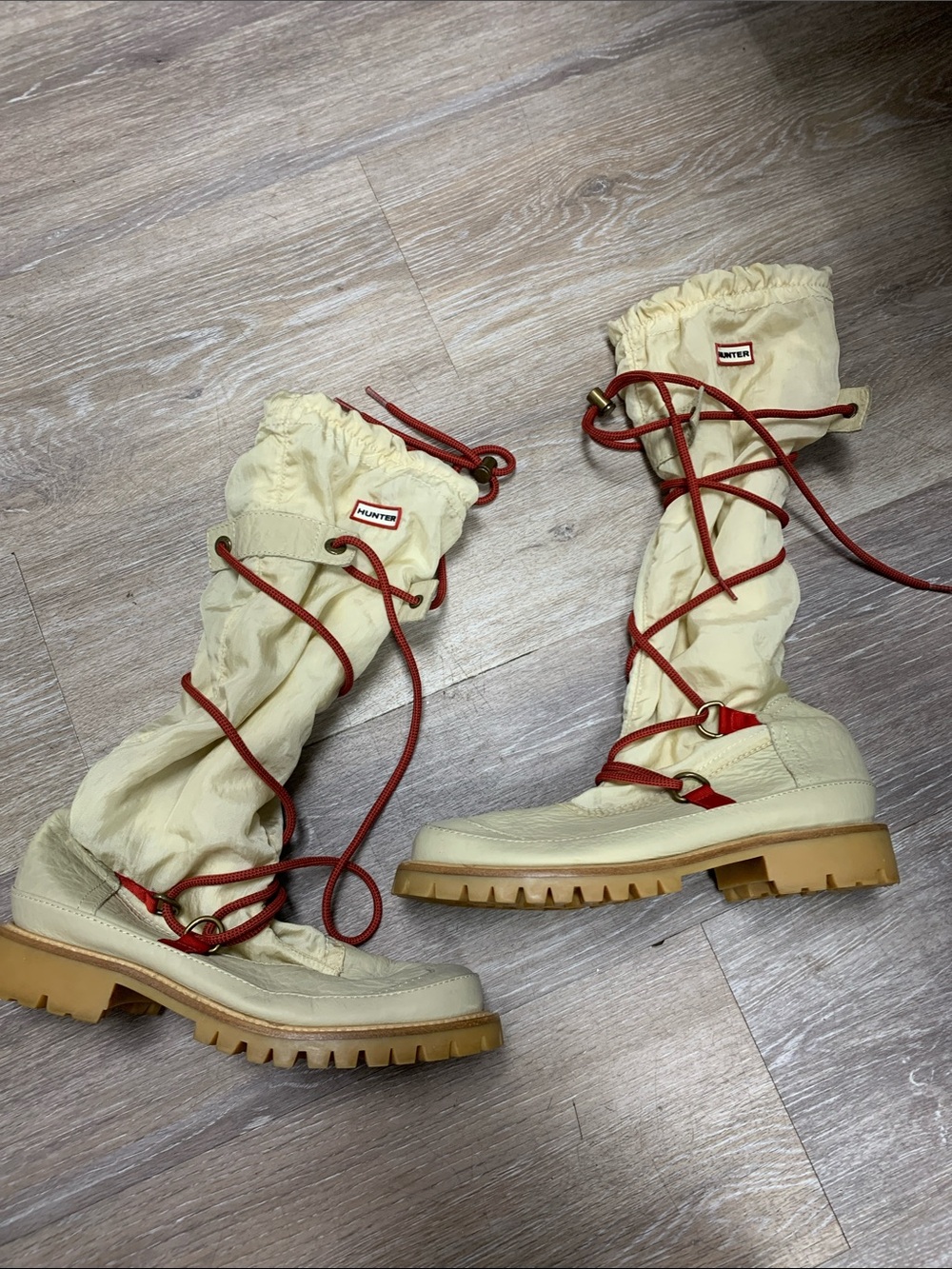 Hunter Cream Gaiter Lace-Up Heeled Boots with Red Laces
